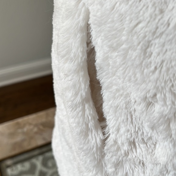 Cejon Faux Fur Plush Vest - Picture 5 of 7